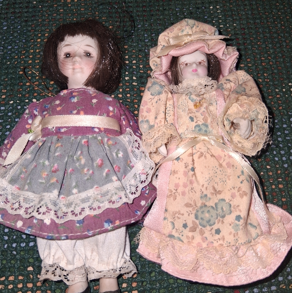 *bogo* Vintage Porcelain Dolls in Floral Dresses
